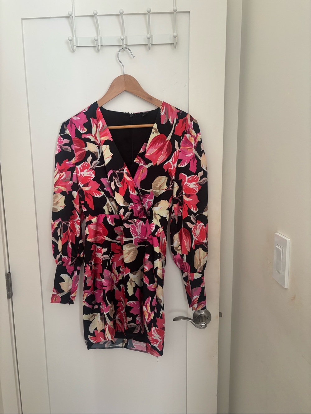 Floral V-Neck Long Sleeve Dress in Black and Pink